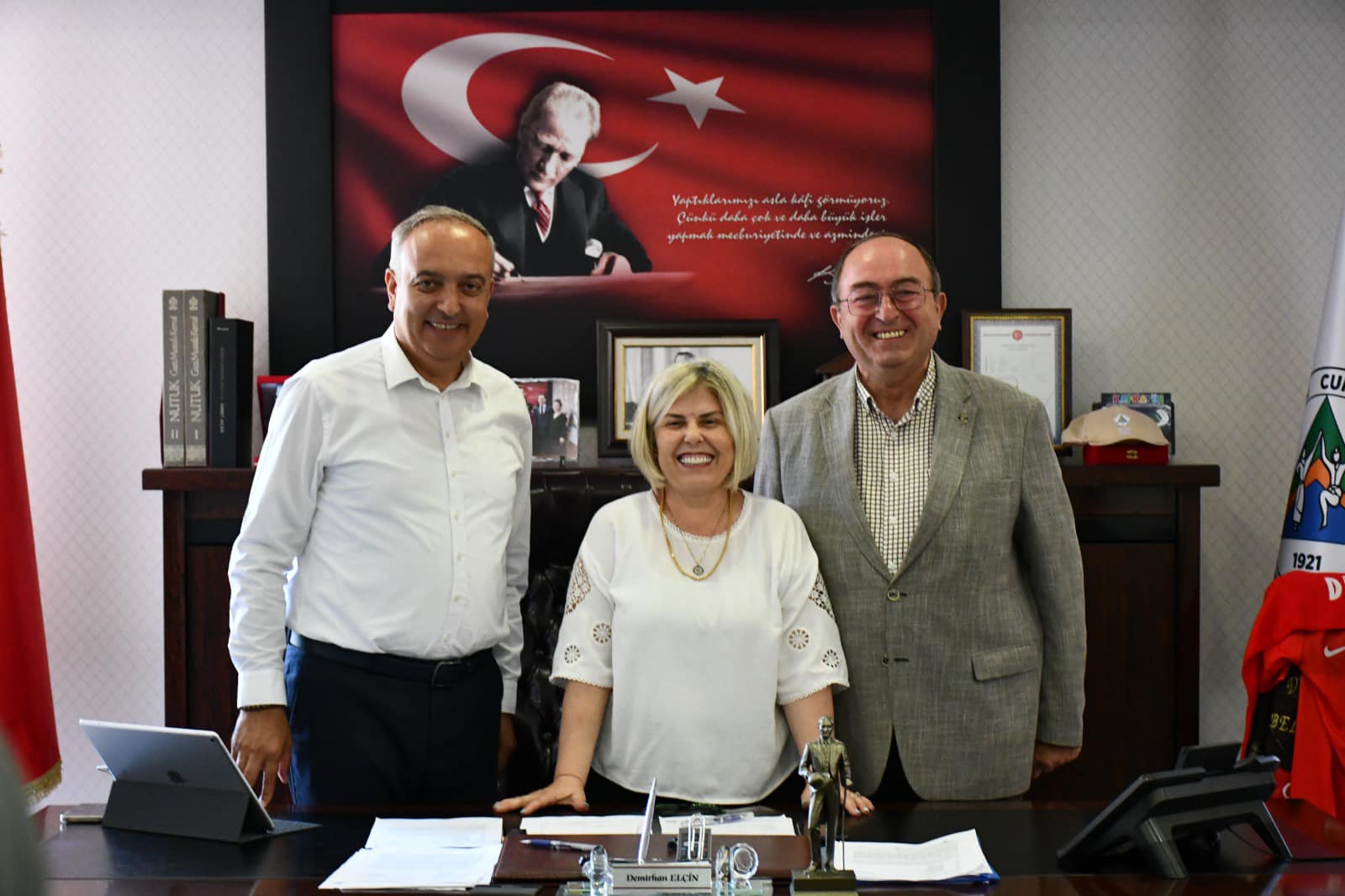 Ercan Orhan(Solda), Av. Ayla Varan, Demirhan Elçin(Sağda)